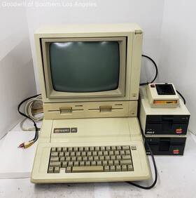 A2s2064 Apple Iie Vintage Desktop Computer Bundle With Accessories And Games