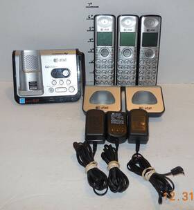Cl82309 At&t Dect 6.0 Cordless Phone System With 3 Handsets Parts Or Repair