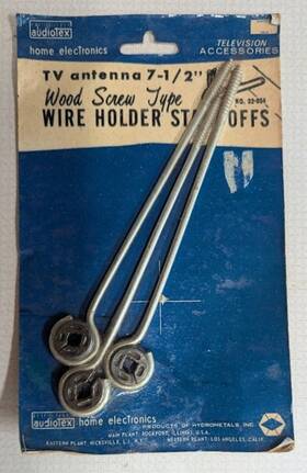 32-054 Audiotex Vintage Tv Antenna 7 1/2 Inch Wood Screw Type Wire Holder Standoffs Usa Nos