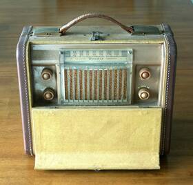 687-a Bendix Vintage 1946 Portable Am Radio- Mdl - For Restoration
