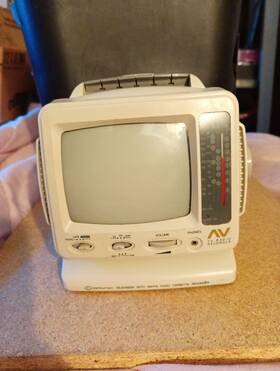 Centurion 047323199691 1995 Television Am/fm Radio Cassette Recorder Untested 5 Inch Screen