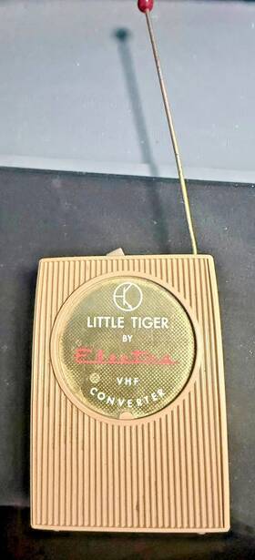 Tr302a Electra Vintage Little Tiger By Vhf Converter Transistor Radio Case Antenna 60s