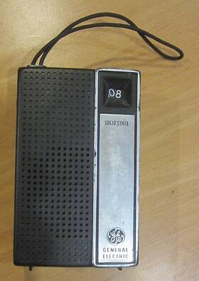 7-27056 General Electric Vintage Model No Transistor Radio