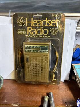 7-1150s General Electric 71150s Vintage New Radio Headset-ge Personal Am/fm Tuner With Headset 7-1150s. A