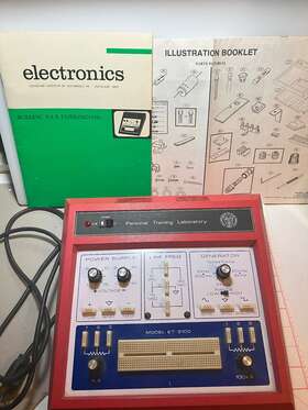 Et1-3100a Heathkit-cleveland Institute Of Electronics Training Equipment Powers On-w/assembly Booklet