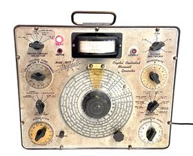 191x Hickok Model Crystal Controlled Microvolt Generator Vintage