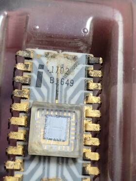 C1702 Intel Vintage White Ceramic Gray Trace All Legs Intact