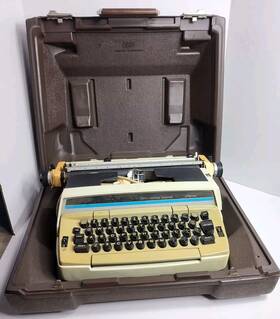 1841 J. C. Penney Vintage Model Electric Cartridge Typewriter With Hard Case Read
