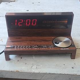R-124 Juliette Vintage Mcm Dual Alarm Clock Radio Wood Grain Am/fm Footed 9 Inch
