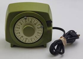 A921-11 Lamp-lyter Vintage Model Avocado Green And Appliance Timer - Works