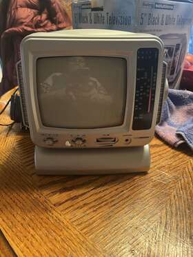 Atc-o32 Living Solutions 5 Inch Black /white Television And Radio