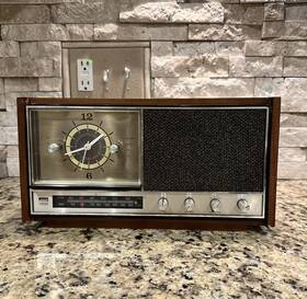 Gen-1962a Montgomery Ward Rare Vintage Airline Am/fm Clock Radio Wood 1962 Tested Works