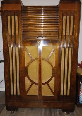 38-690 Philco Super Hi-fi Console Vacuum Tube Radio. Local Pick Up. Upstate Ny