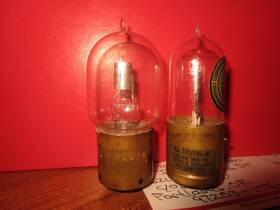Wd-12 Radiotron 2 Rare 1920s Brass Base With Top Tip Wd12 And Other Tubes