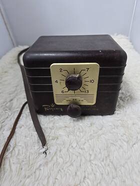 Db-410a Regency Vintage Art Deco Tv Signal Booster Model Bakelite Mcm Powers On