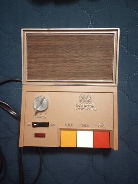 7521 Ross Vintage 3 Channel Wireless Intercom Model #7521. Solid State. Squelch And Vol