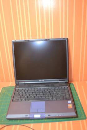 Pcg-885l Sony Vintage Viso Model Personal Laptop Computer No Hhd Ram Battery