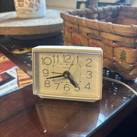 22190 Westclox Vintage Bold Ii Dialite Electric Alarm Clock Model Usa Works
