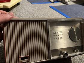 2-2904 Zenith Am/fm Solid State Radio For Parts Free Shipping