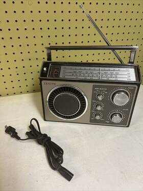 R84f Zenith Working Vtg Radio 1980s Model Am Fm Hidden Handle Tested