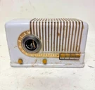 Vtg Silvertone 3511 Commentator 1941 Beetle Case Bakelite Art Deco Tube Radio. Fixed Price $299.00.