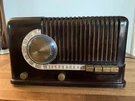 Sears Silvertone 3311 Candy Cane Commentator Bakelite Tube Radio, Made In Usa. Fixed Price $79.99.